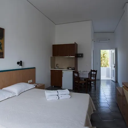 Budget 50m From The And Center Otel