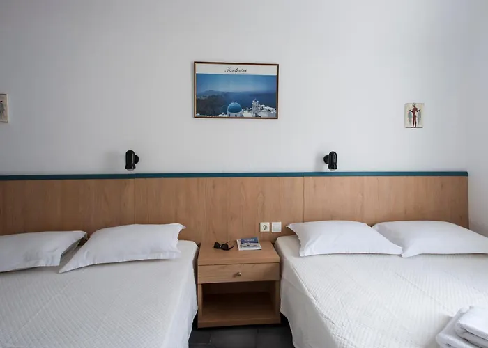 Budget 50m From The And Center Περίσσα