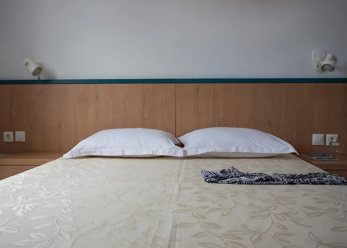 Budget 50m From The And Center * Περίσσα