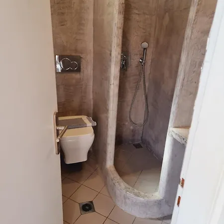 Budget 50m From The And Center מלון *